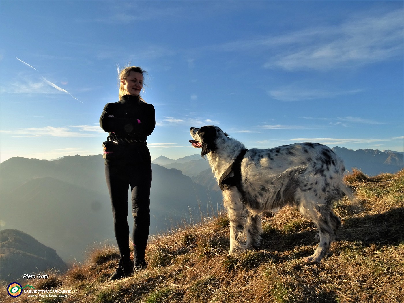 30 Baciati dal sole con vista sulle valli Brembana e Serina.JPG